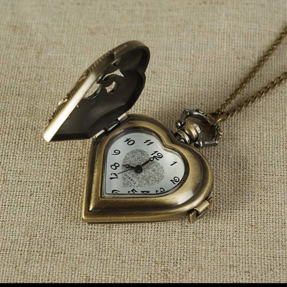 NEW❤️ Vintage Silvery Heart watch